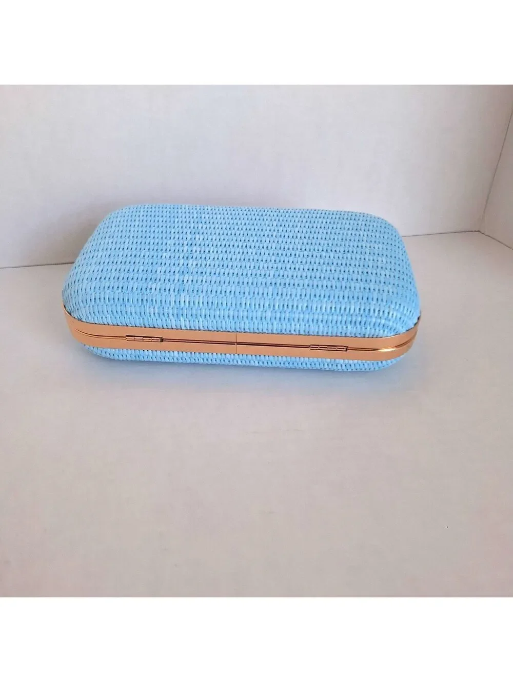NWT Tommy Bahama Light Blue Woven Shell Clasp Clutch Handbag W Gold Chain Strap